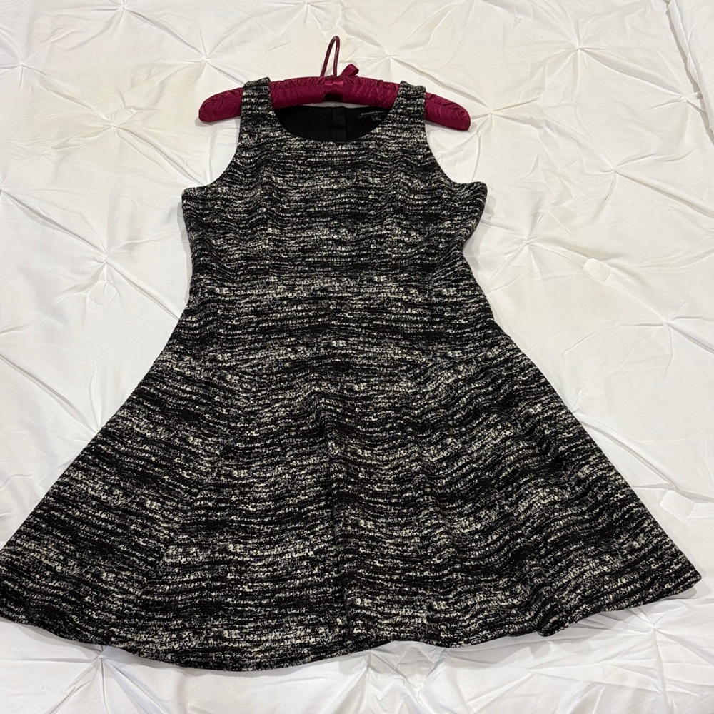Banana Republic Women’s Dress in Black and White